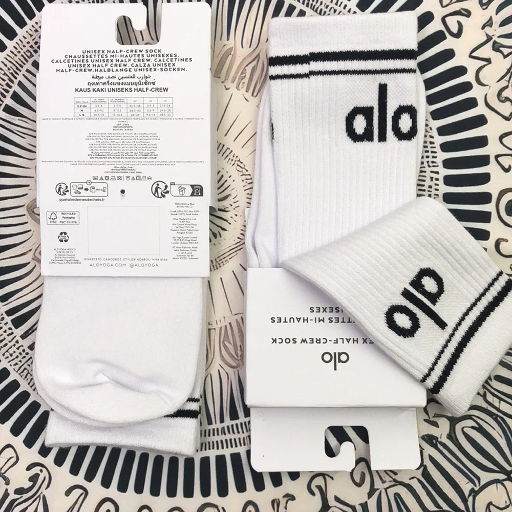 NEW - Hot Alo Yoga Retro Socks 2 Pairs - Picture 2 of 4